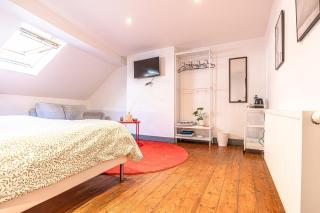 Modern 2-Bedroom Getaway in the Heart of Ghent - 7