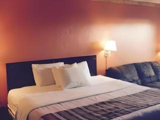 Americas Best Value Inn & Suites Macon at Sunset Dr - 1