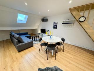 Modern 1BR & 1LR Apartment 15-Min Walk to Rabot - 7