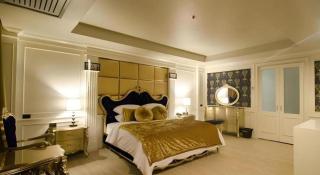 Alvarez Hotel - 9