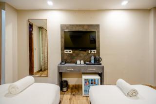 Lime Tree Hotel - Near Medanta Hospital - 3