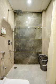 Lime Tree Hotel - Near Medanta Hospital - Gurgaon - 1