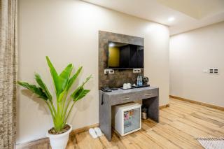 Lime Tree Hotel - Near Medanta Hospital - 2