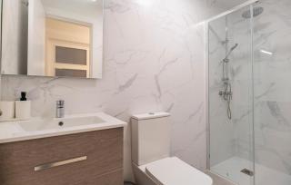 Gorgeous Apartment In Fuengirola - 4