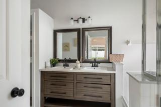 Chic & Cozy Hideaway - 8