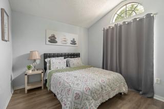 Chic & Cozy Hideaway - 3