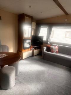 Your Happy Place - 8 Berth Caravan 5 minutes from lovely sandy beach - 2