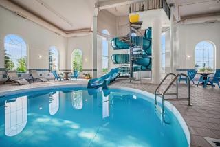 Days Inn & Suites by Wyndham Winkler - 4