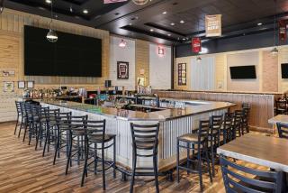 Days Inn & Suites by Wyndham Winkler - Winkler - 1