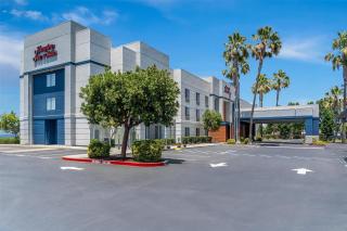 Hampton Inn & Suites Lathrop - Lathrop - 0