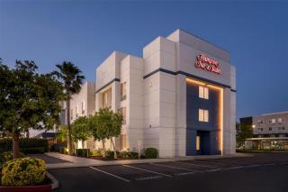 Hampton Inn & Suites Lathrop - Lathrop - 4
