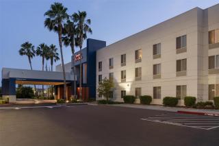 Hampton Inn & Suites Lathrop - Lathrop - 2