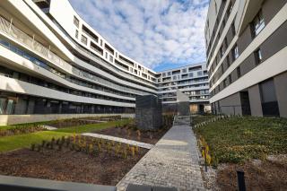 2-Bedroom Apartment with Balcony & Parking in Cracow by Noclegi Renters - Krakow - 6