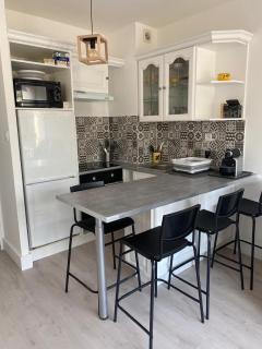 Bright studio in residence with swimming pool - 2