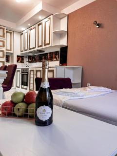 Monte Carlo Vaio - 1BR Garden Apt - With Direct Pool Access - 3