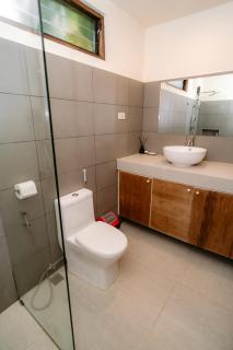 Surfer's Hideout - central two-storey HOUSE with garden & private balcony - 5