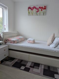 Spacious & Breezy Room - Dinnington - 8