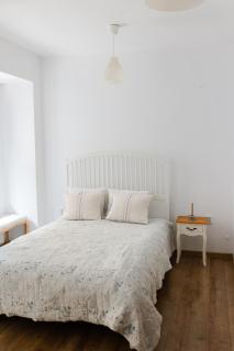 Locart -Cozy Downtown Apartment, near Black Church with Free Wi-fi - 9