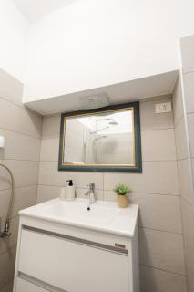 Locart -Cozy Downtown Apartment, near Black Church with Free Wi-fi - 3