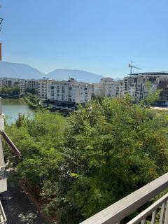 Lake View Apartment - Tirana - 9