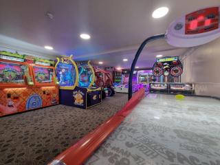 Lakeside-3 Bedrrom-Pet Friendly Premium Van - 3