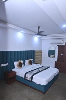 Hotel Golden By Admire Stay - 9