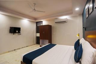HOTEL SILVERKEY NEAR LIC BUILDING MAIN RD KHODA NEXT TO SHYAM OIL - Indirapuram - 0