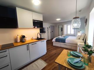 Lions corner - seaside studios - 2