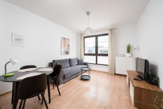 Wola Parkside Comfy Studio by BookingHost - 8