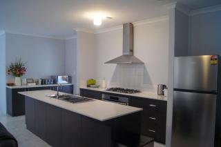 Spacious 4-Bedroom Baldivis Home - Sleeps 8 - 6