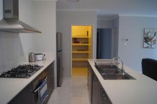 Spacious 4-Bedroom Baldivis Home - Sleeps 8 - Baldivis - 4