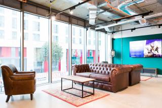 Student Only Bronze Studio Upper Level Highbury II - 2