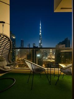 Premium 3BR Downtown Retreat with Pool & Iconic Burj Views - 2