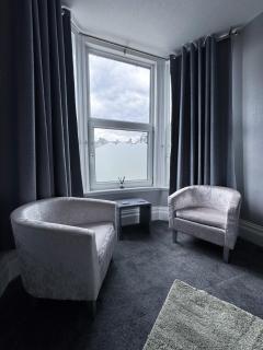 Paul Wood Guest House - Free ON STREET Parking - Windermere - 2