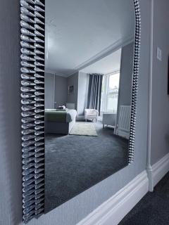 Thornleigh Guest House - Free ON STREET Parking - 1