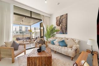 Spacious 4BR Villa with Private Garden & Patio - 9