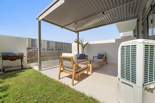 Spacious 4BR Villa with Private Garden & Patio - 8