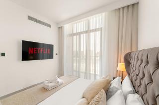 Spacious 4BR Villa with Private Garden & Patio - 3