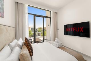 Spacious 4BR Villa with Private Garden & Patio - 1