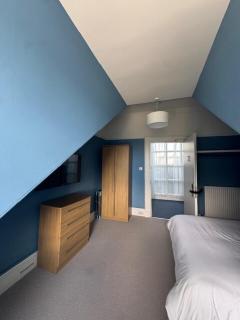 Cosy 2-Bed Suite in West End - 6