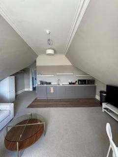 Cosy 2-Bed Suite in West End - 1