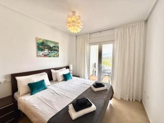 Chic apartment with lovely terrace, pool & golf view - 7