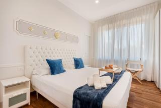 GOLDEN LUXE - Seafront Terrace next to the Beach - 9