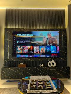 Deluxe Studio for Comfy Stay At Gold Crest Mall - DHA Lahore - 6