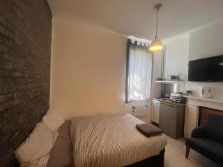 East Suite - 1