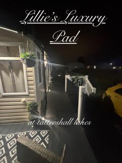 Lillies Luxury Pad at Tattershall Lakes - Dogdyke - 1