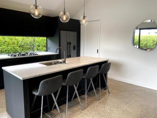Modern Retreat in Lynmore - 8