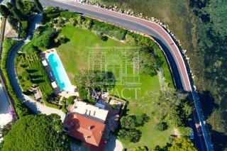 REF 137 - Cap d'Antibes seafront - Villa for rent - 4