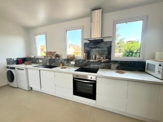 Cosy village Home with Horizon - 7