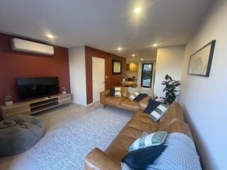 CBD 2 Bed 2 Bath Luxury Gem With Free Car Park - Christchurch - 0